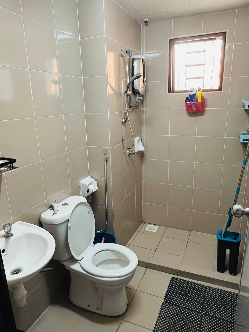 2 Storey Terrace D'Majestica