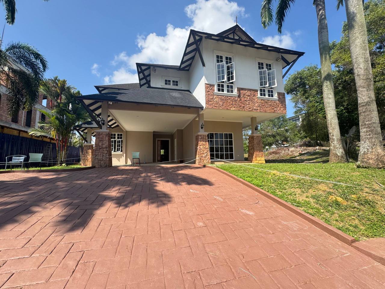 Perdana Lakeview East Bungalow 